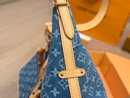 Louis Vuitton Carryall Denim Tote Bag with Pouch – Blue view 5
