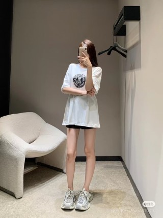 Louis Vuitton Monogram Circle White T-Shirt view 4