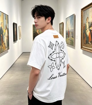 Louis Vuitton Star Embroidered White T-Shirt view 4