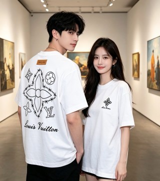 Louis Vuitton Star Embroidered White T-Shirt view 9
