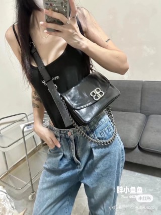 Balenciaga BB Chain Shoulder Bag Black view 3