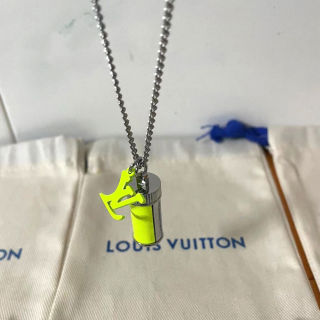 Louis Vuitton Fluo Perfume Bottle Pendant Necklace - Grass Green view 9