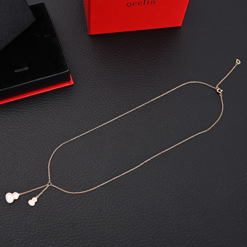 Qeelin Mother-of-Pearl Gourd Tassel Necklace Gold