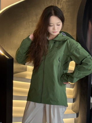 Arc'teryx Beta SL Hooded Windbreaker Jacket - Eden Green view 5