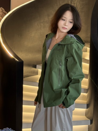 Arc'teryx Beta SL Hooded Windbreaker Jacket - Eden Green view 8