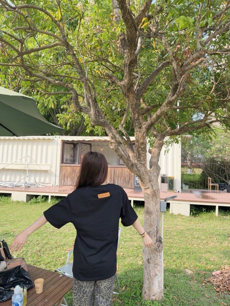 Louis Vuitton Live Very Good Black T-Shirt view