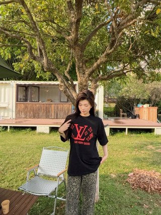 Louis Vuitton Live Very Good Black T-Shirt view 3