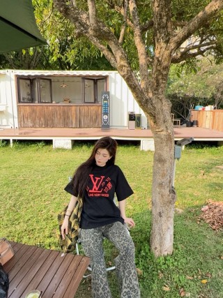 Louis Vuitton Live Very Good Black T-Shirt view 5