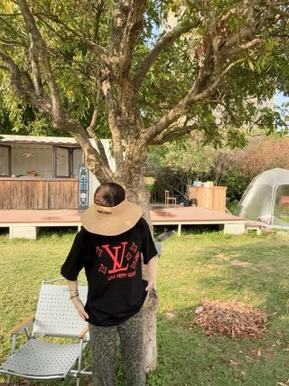 Louis Vuitton Live Very Good Black T-Shirt view 7