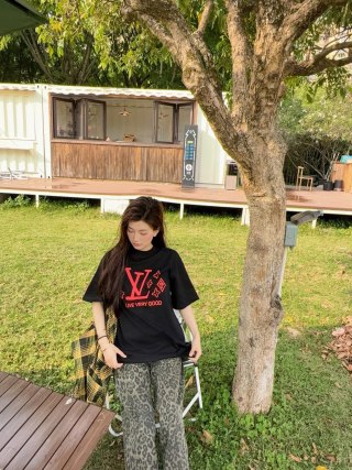 Louis Vuitton Live Very Good Black T-Shirt view 8