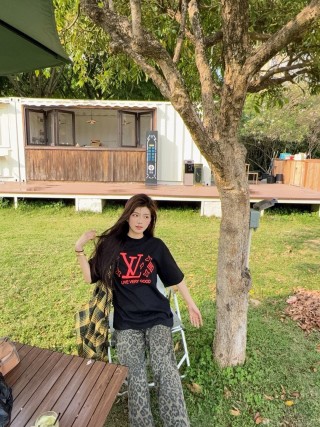 Louis Vuitton Live Very Good Black T-Shirt view 9