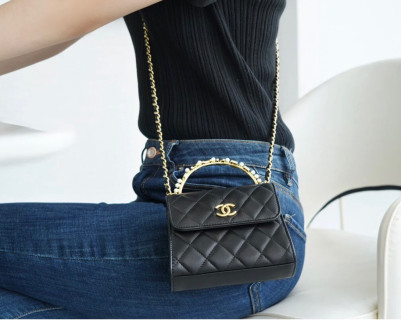Chanel Classic Quilted Black Shoulder Bag with Gold Chain view 4