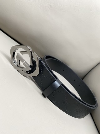 Gucci Men's Black Leather Belt with GG Buckle view 3
