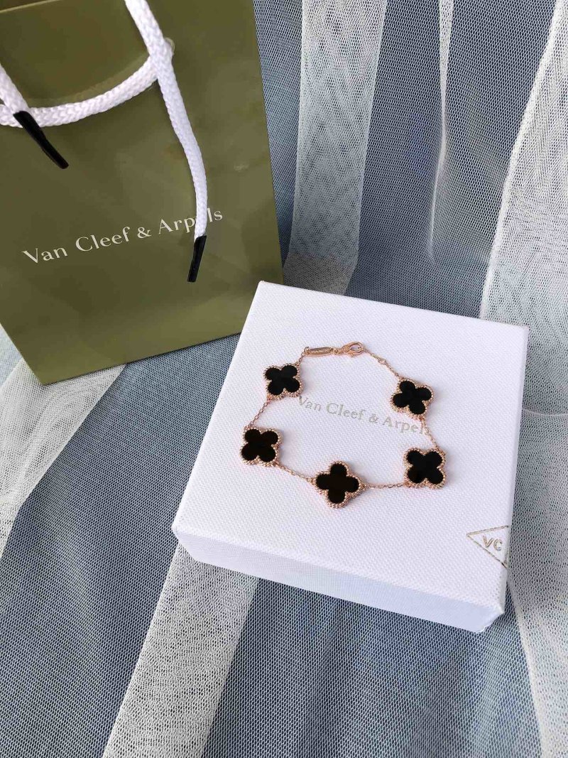 Van Cleef & Arpels Four-Leaf Clover Bracelet Rose Gold Black Onyx