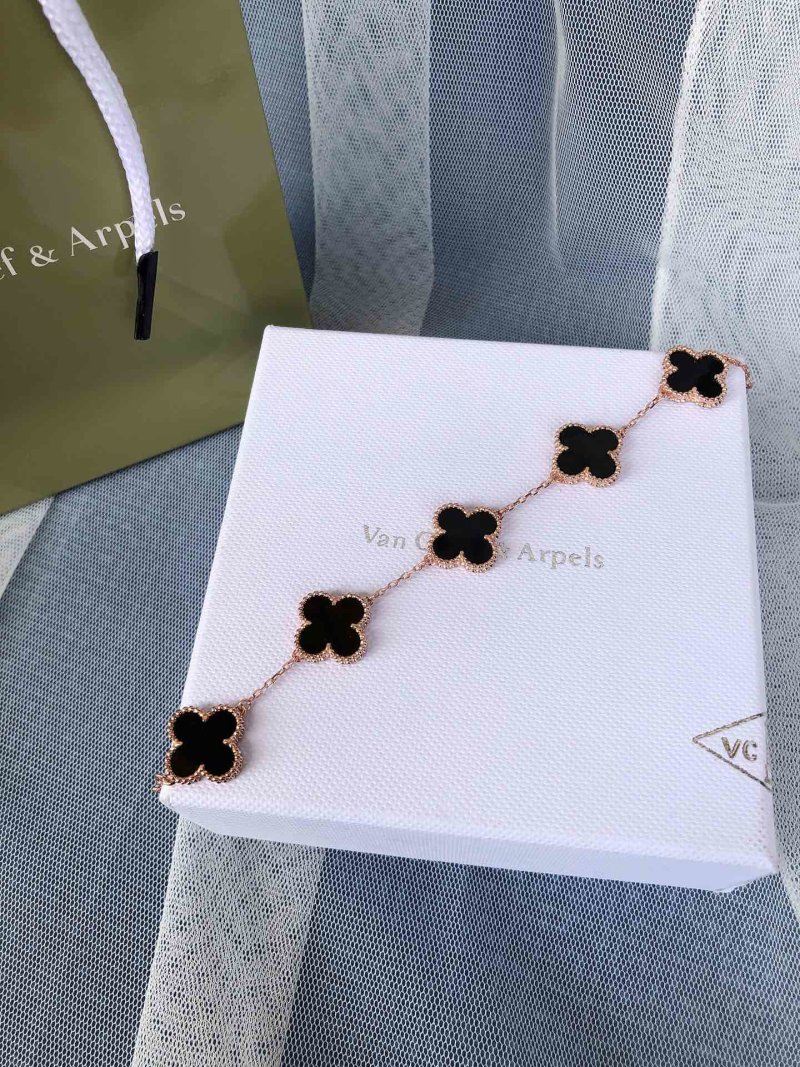 Van Cleef & Arpels Four-Leaf Clover Bracelet Rose Gold Black Onyx view