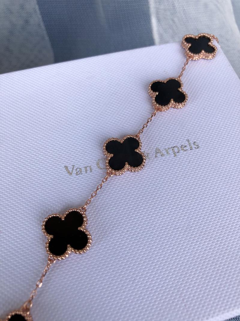 Van Cleef & Arpels Four-Leaf Clover Bracelet Rose Gold Black Onyx view