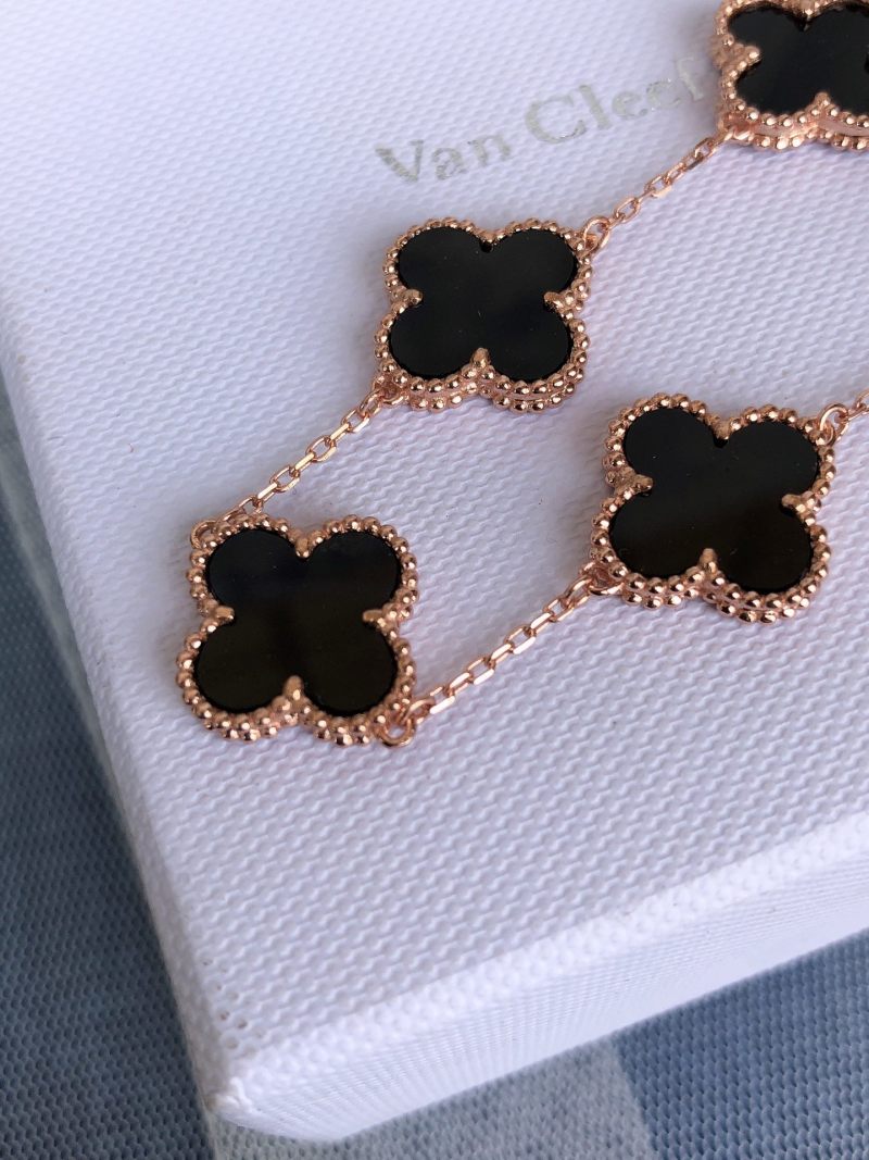 Van Cleef & Arpels Four-Leaf Clover Bracelet Rose Gold Black Onyx view
