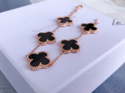 Van Cleef & Arpels Four-Leaf Clover Bracelet Rose Gold Black Onyx view 7