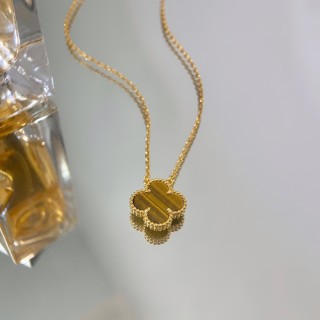 Van Cleef & Arpels Four-Leaf Clover Tiger's Eye Gold Necklace