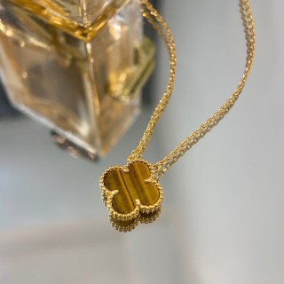 Van Cleef & Arpels Four-Leaf Clover Tiger's Eye Gold Necklace view 6