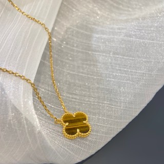 Van Cleef & Arpels Four-Leaf Clover Tiger's Eye Gold Necklace view 7