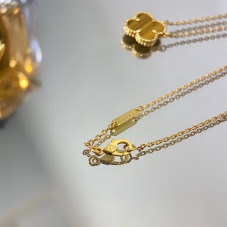 Van Cleef & Arpels Four-Leaf Clover Tiger's Eye Gold Necklace view 8