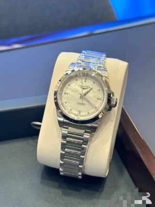 Longines Conquest Sunburst Green 34mm Steel Watch view 4