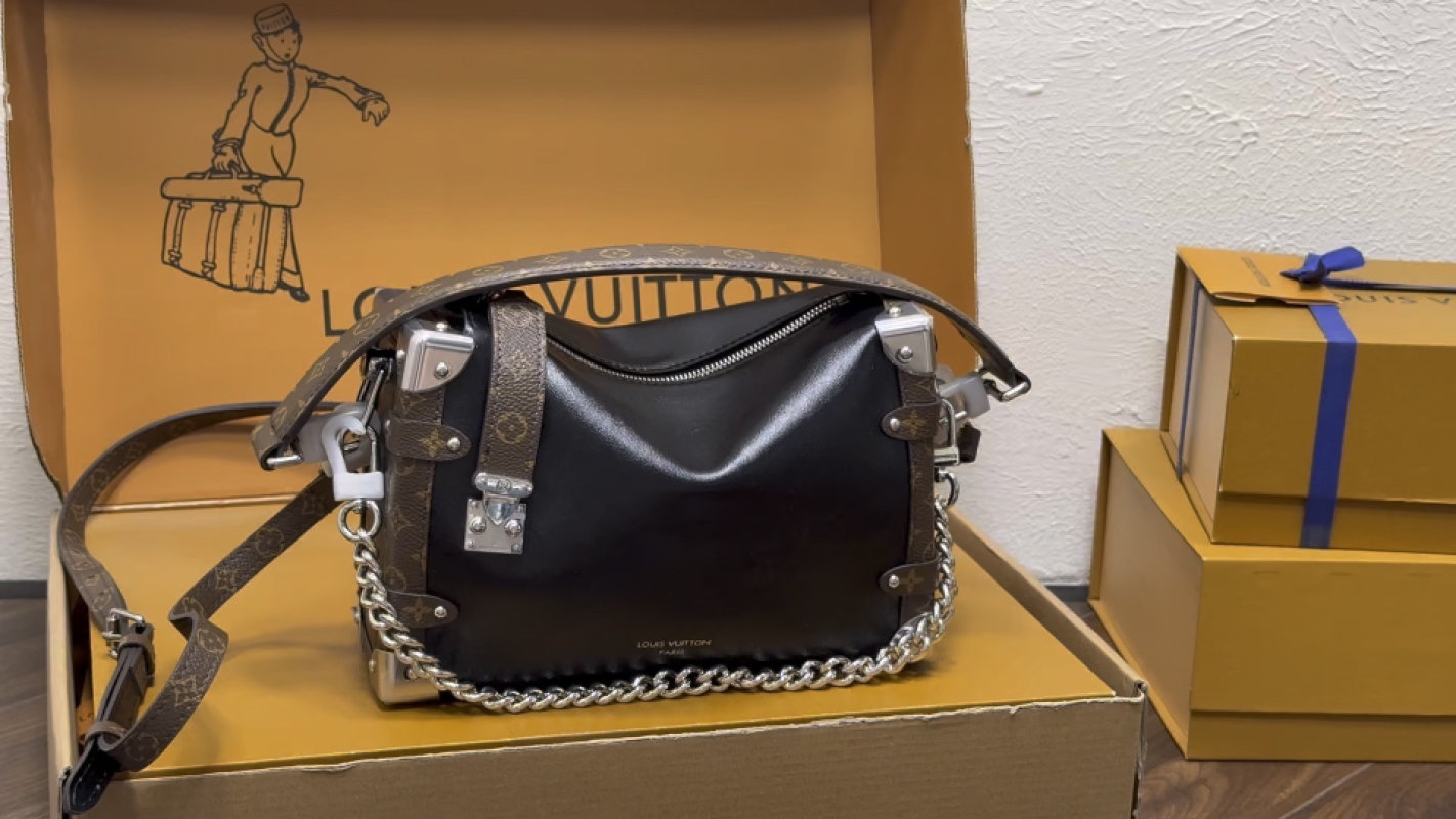 Louis Vuitton Twist Black Leather Shoulder Bag