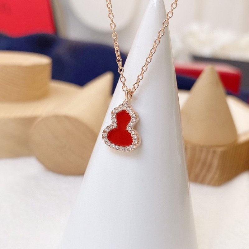 Qeelin Red Agate Gourd Pendant Necklace view