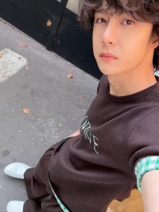 Loewe Brown Logo T-Shirt with Green Checkered Sleeves view 8