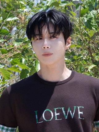 Loewe Brown Logo T-Shirt with Green Checkered Sleeves view 9