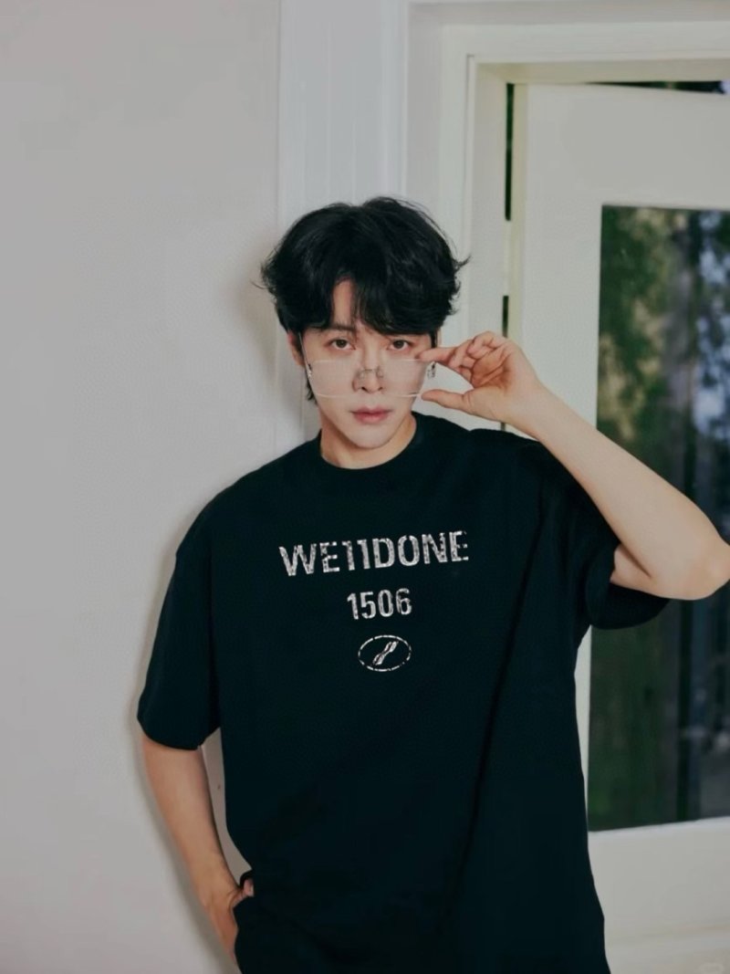 Black Oversized Graphic Print T-Shirt