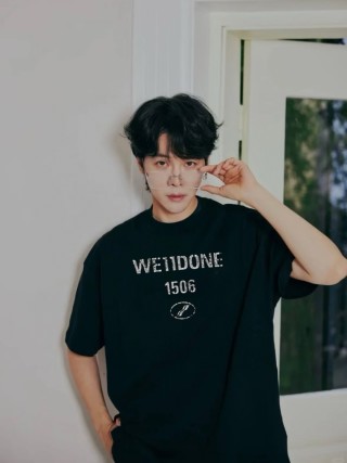 Black Oversized Graphic Print T-Shirt view 3