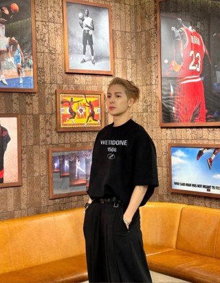 Black Oversized Graphic Print T-Shirt view 6