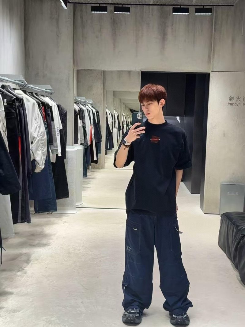 Navy Wide-Leg Cargo Pants view