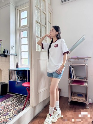 Gucci White & Burgundy Short Sleeve T-Shirt view 2