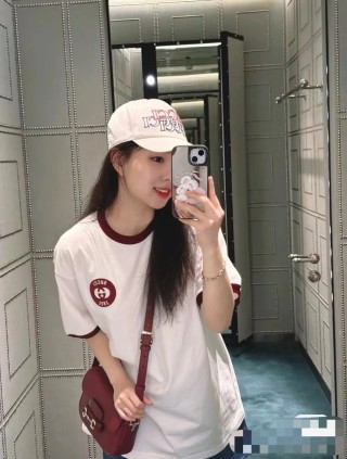 Gucci White & Burgundy Short Sleeve T-Shirt view 6