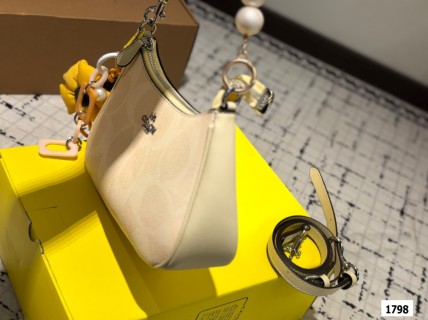 Coach Teri Underarm Bag Light Cream view 3
