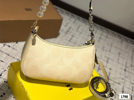 Coach Teri Underarm Bag Light Cream view 4