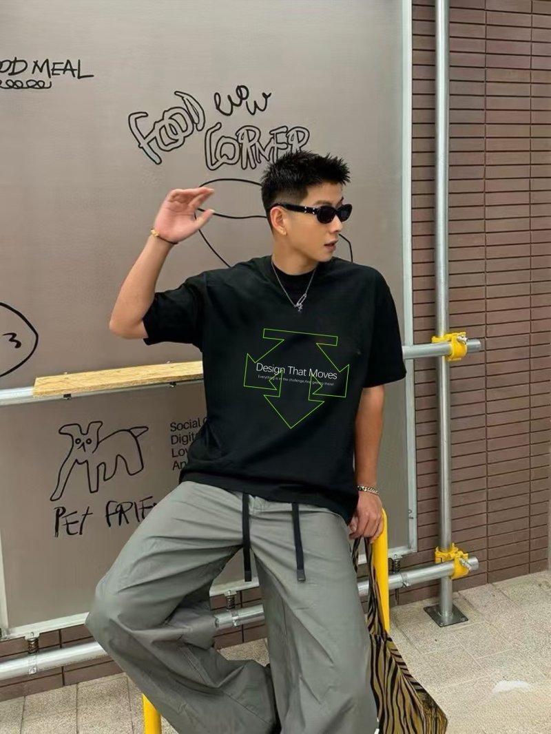 Black Design That Moves Graphic T-Shirt