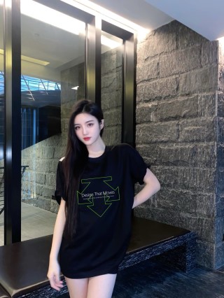 Black Design That Moves Graphic T-Shirt view 3