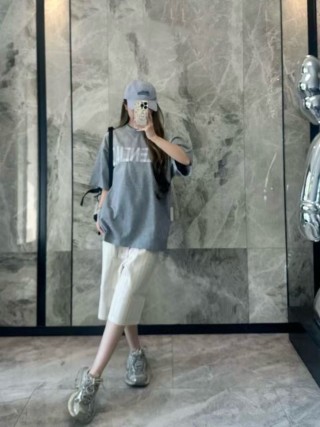 White Fitted Shorts with Minimalist Design view 6