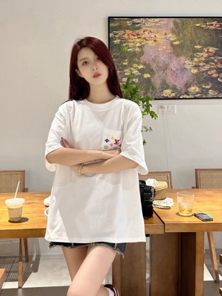 Louis Vuitton Monogram Pocket Cream T-Shirt view 4