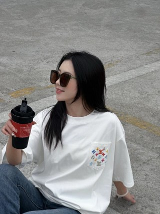 Louis Vuitton Monogram Pocket Cream T-Shirt view 7