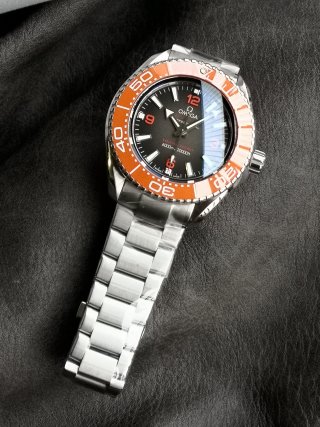Omega Seamaster Planet Ocean Orange Ceramic Bezel 45.5mm view 2