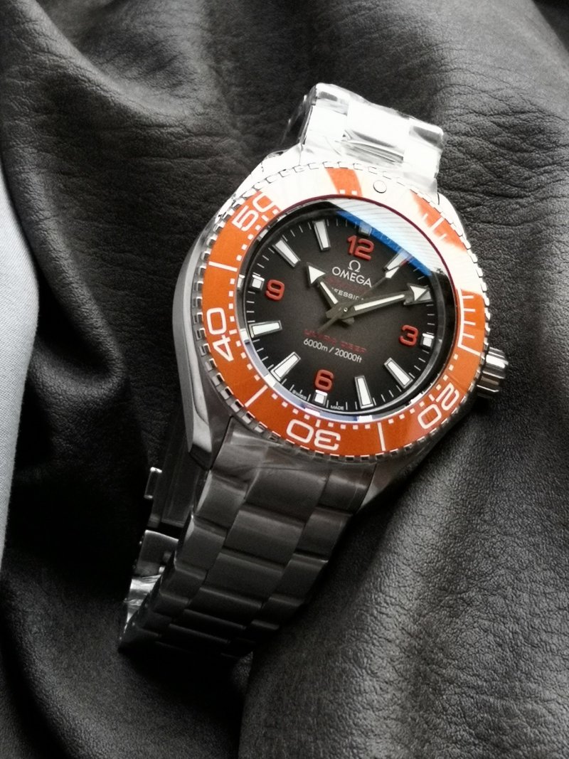 Omega Seamaster Planet Ocean Orange Ceramic Bezel 45.5mm view