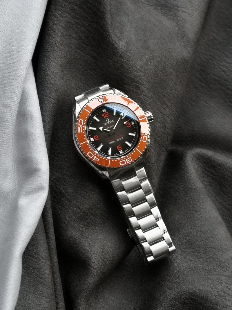 Omega Seamaster Planet Ocean Orange Ceramic Bezel 45.5mm view