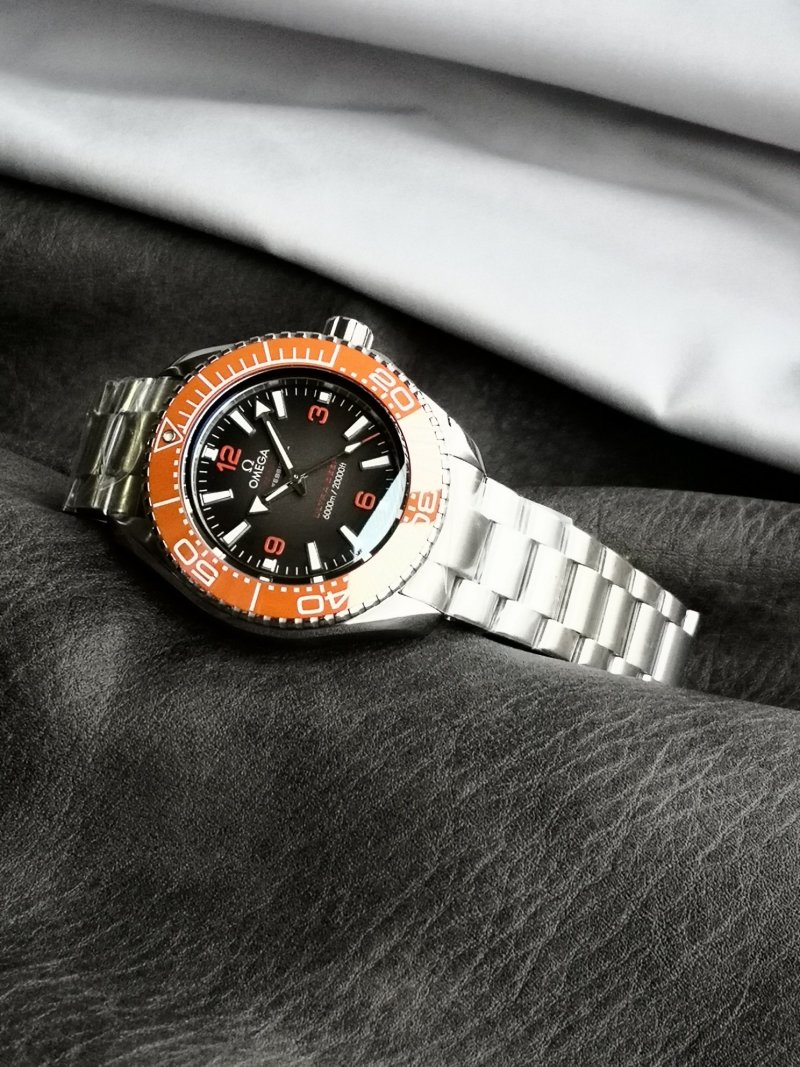 Omega Seamaster Planet Ocean Orange Ceramic Bezel 45.5mm view