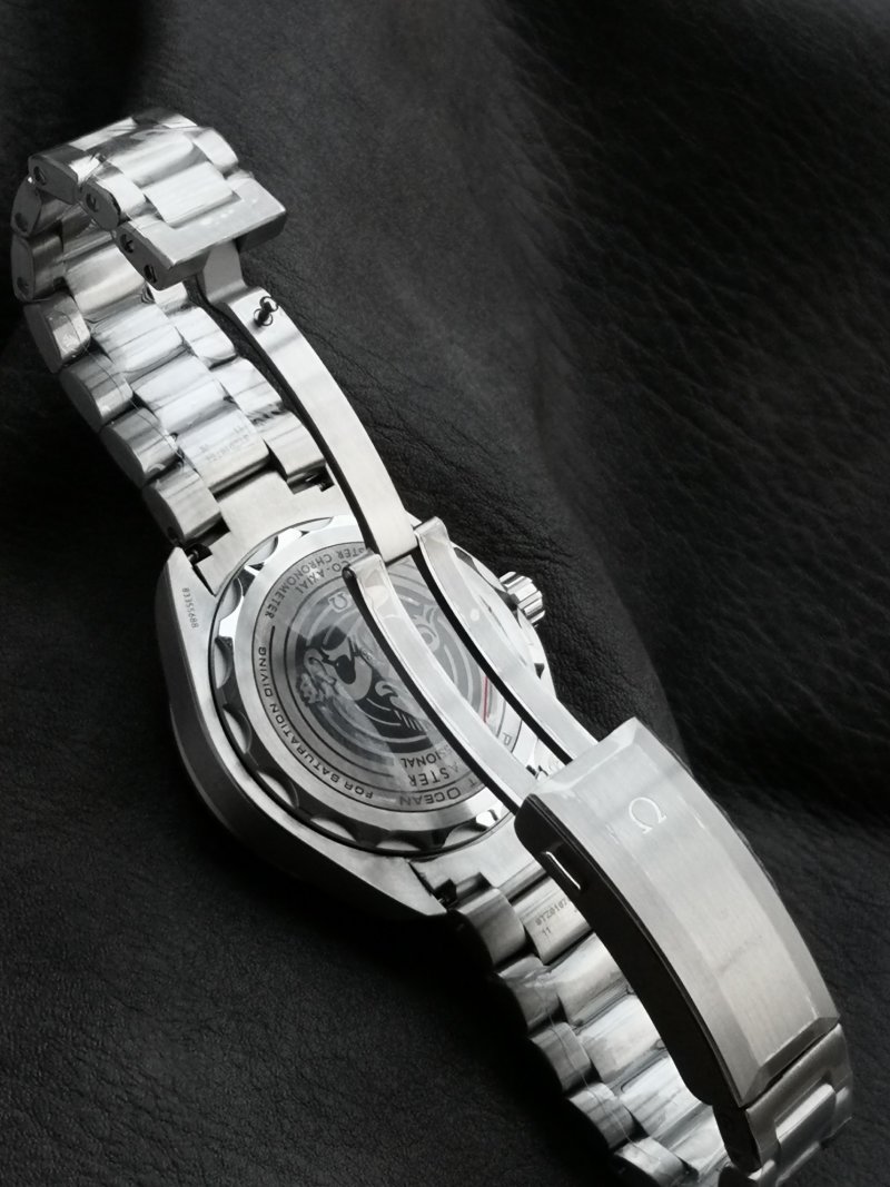 Omega Seamaster Planet Ocean Orange Ceramic Bezel 45.5mm view