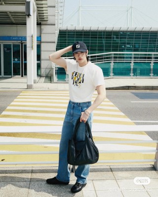 White Graphic Print Short Sleeve T-Shirt view 3